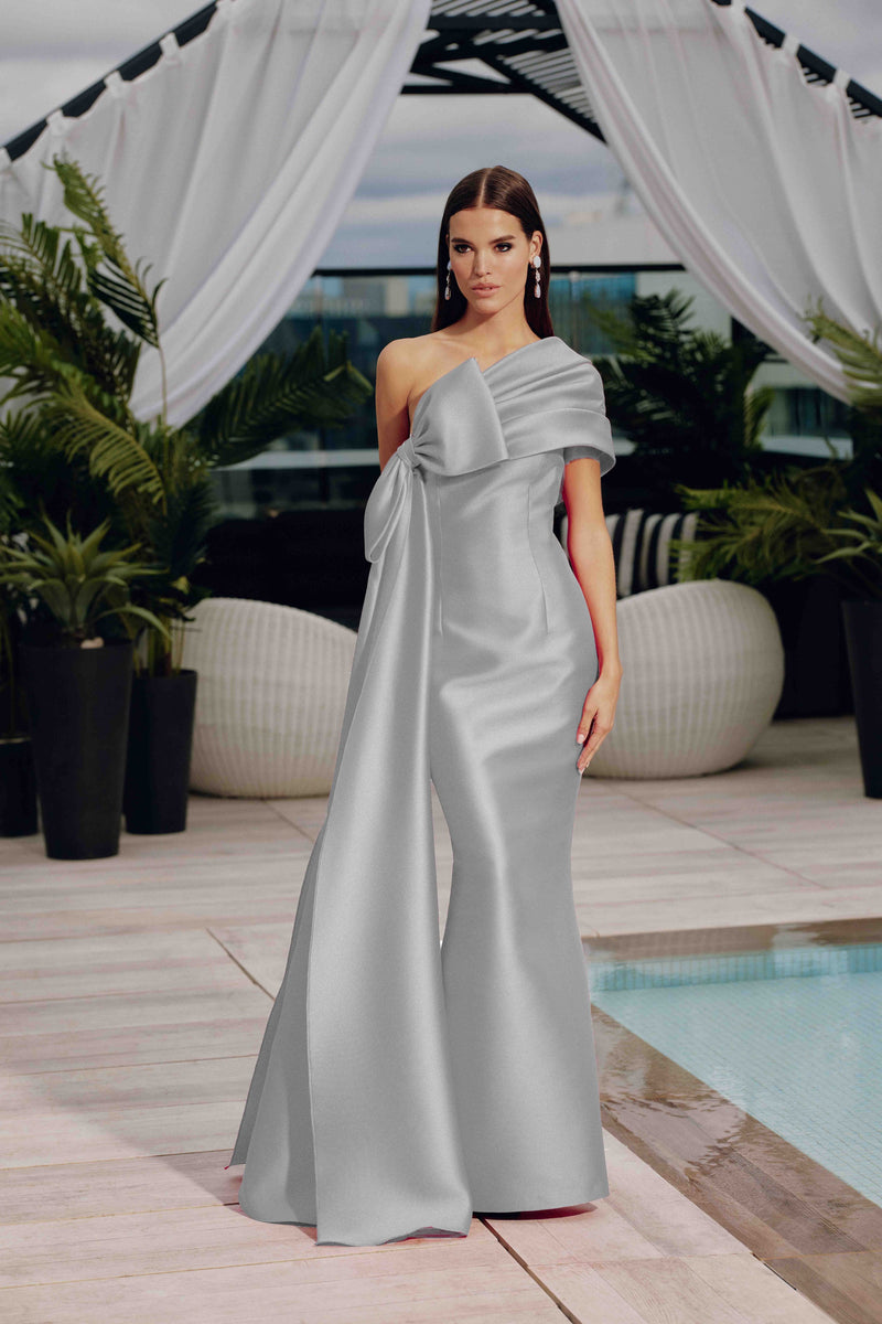 One-shoulder Gown