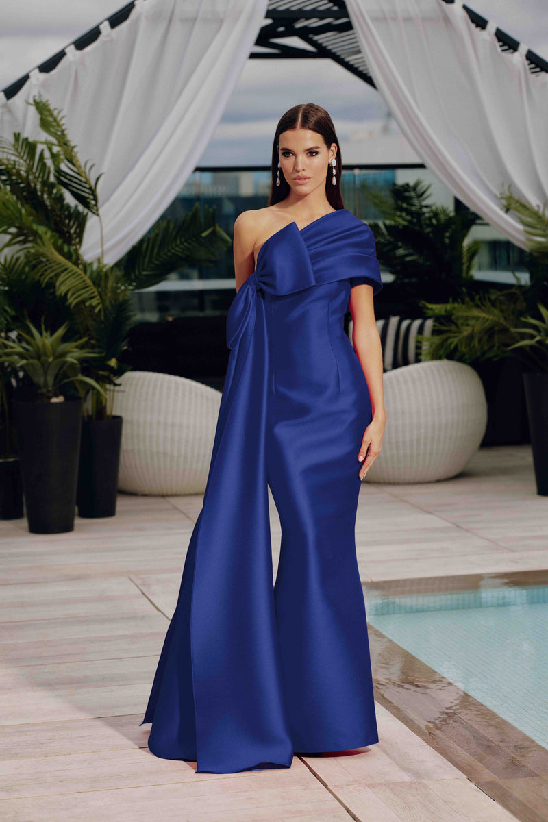 One-shoulder Gown